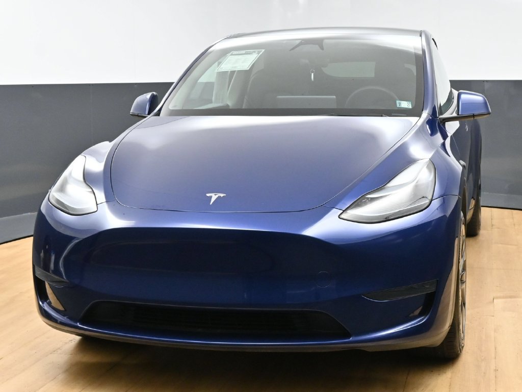 Used 2025 Tesla Model Y Long Range RWD image 3