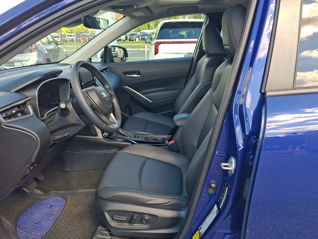 Used 2022 Toyota Corolla Cross XLE w/ Convenience Package AWD/4WD image 27