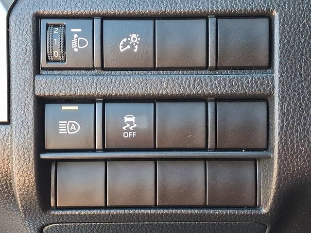 Used 2025 Toyota Tacoma SR5 AWD/4WD image 9