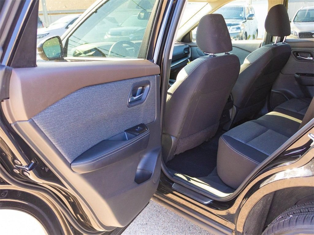 Used 2023 Nissan Rogue SV FWD image 31