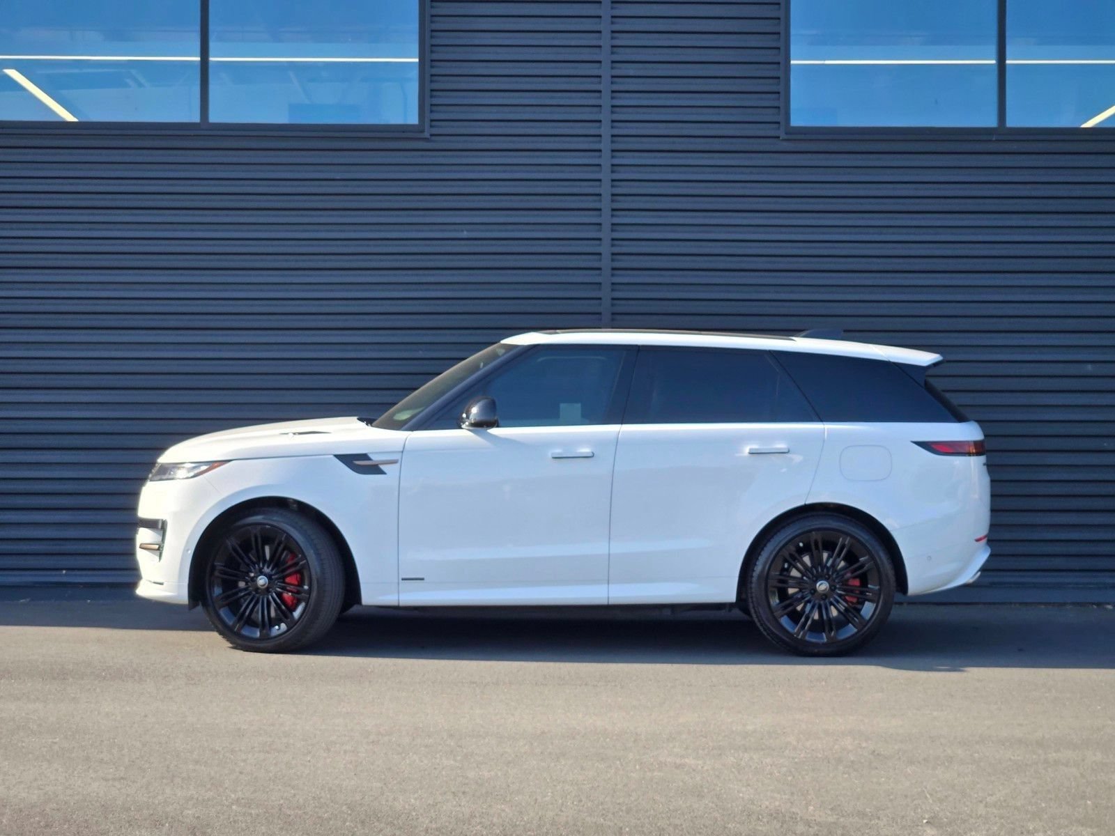 Used 2024 Land Rover Range Rover Sport Autobiography AWD/4WD image 4