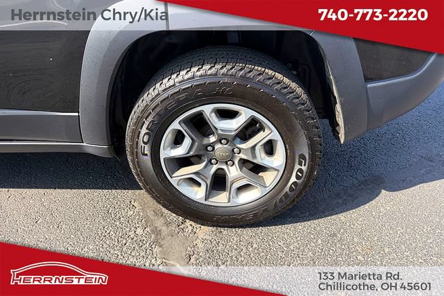 Used 2020 Jeep Cherokee Trailhawk w/ Cold Weather Group AWD/4WD image 25