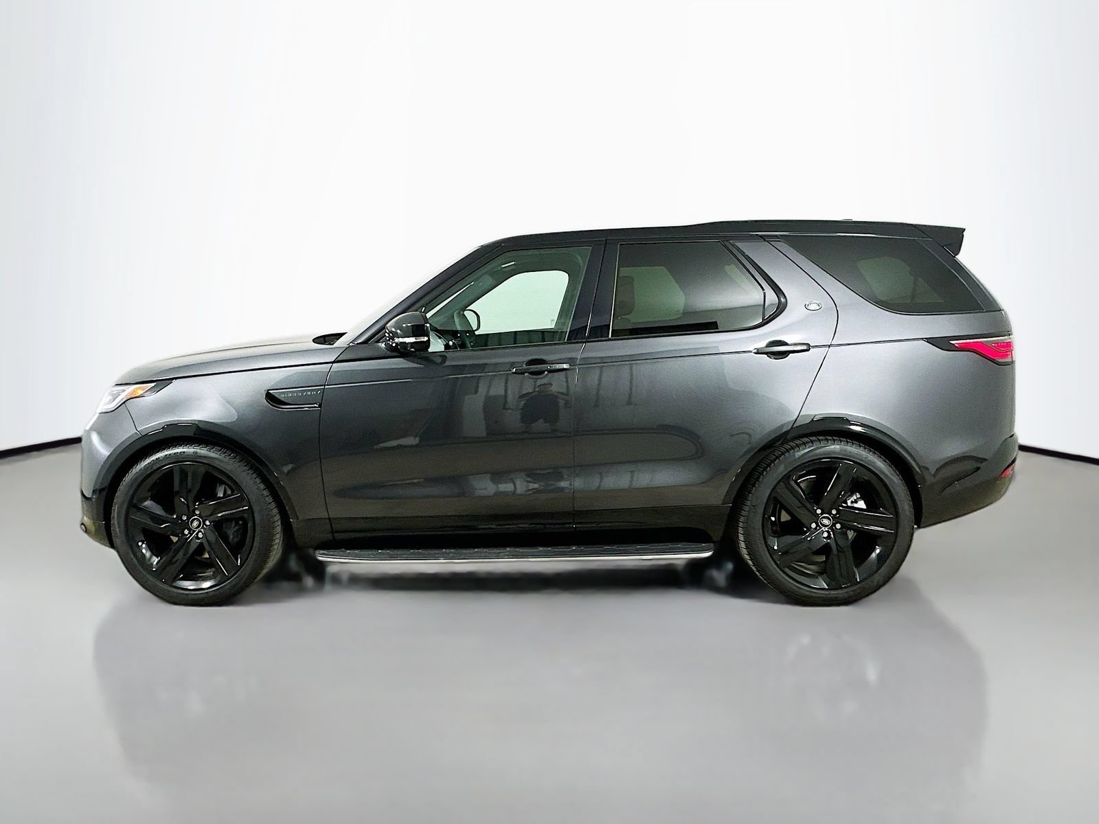 Used 2025 Land Rover Discovery Dynamic SE AWD/4WD image 8