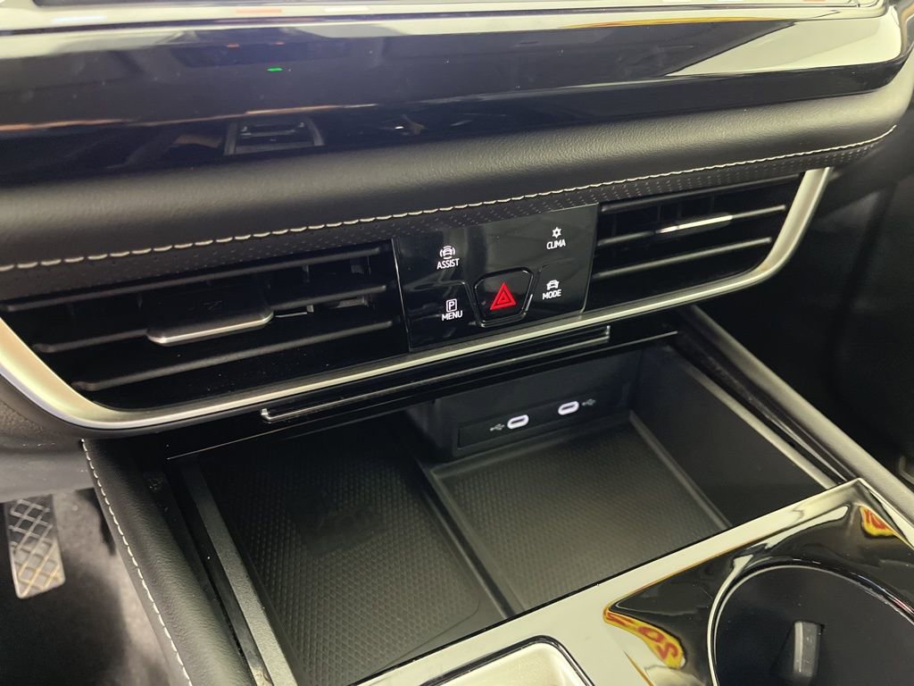 Used 2024 Volkswagen Atlas SE image 33