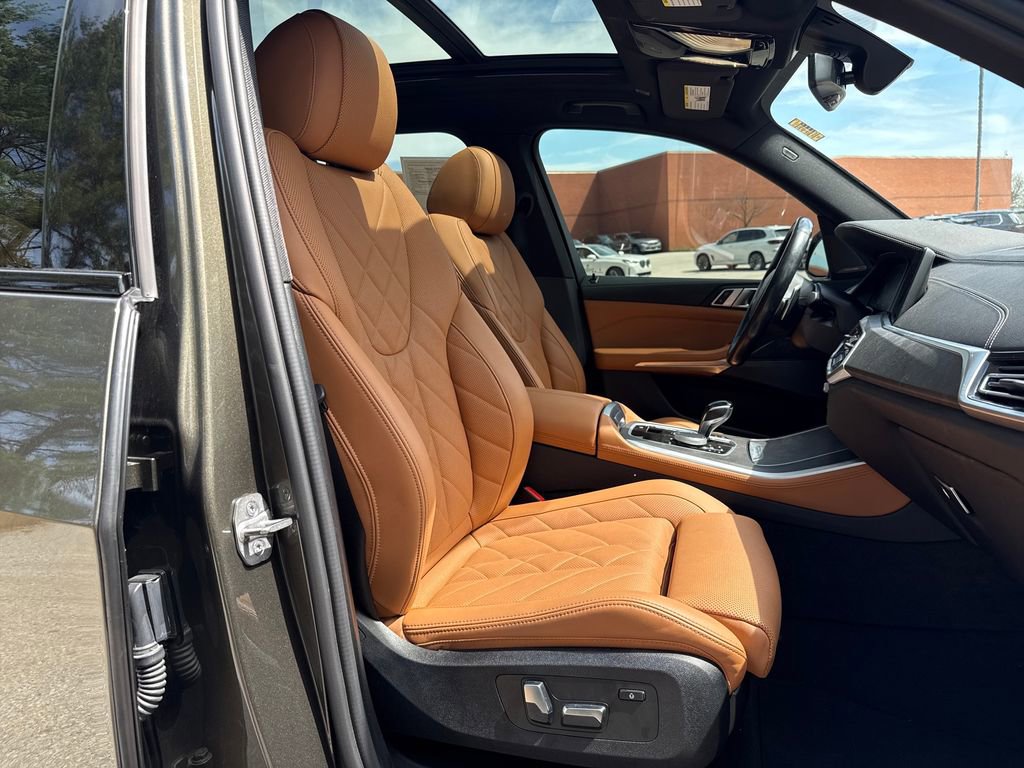 Used 2023 BMW X5 xDrive40i w/ M Sport Package image 28