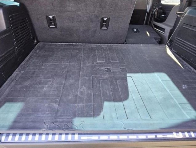 Used 2024 GMC Hummer EV 3X w/ LPO, Illumination Package image 9