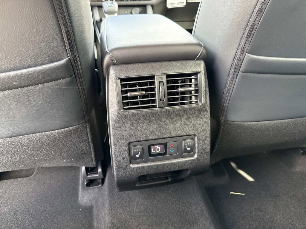 New 2026 Mitsubishi Outlander SEL image 17