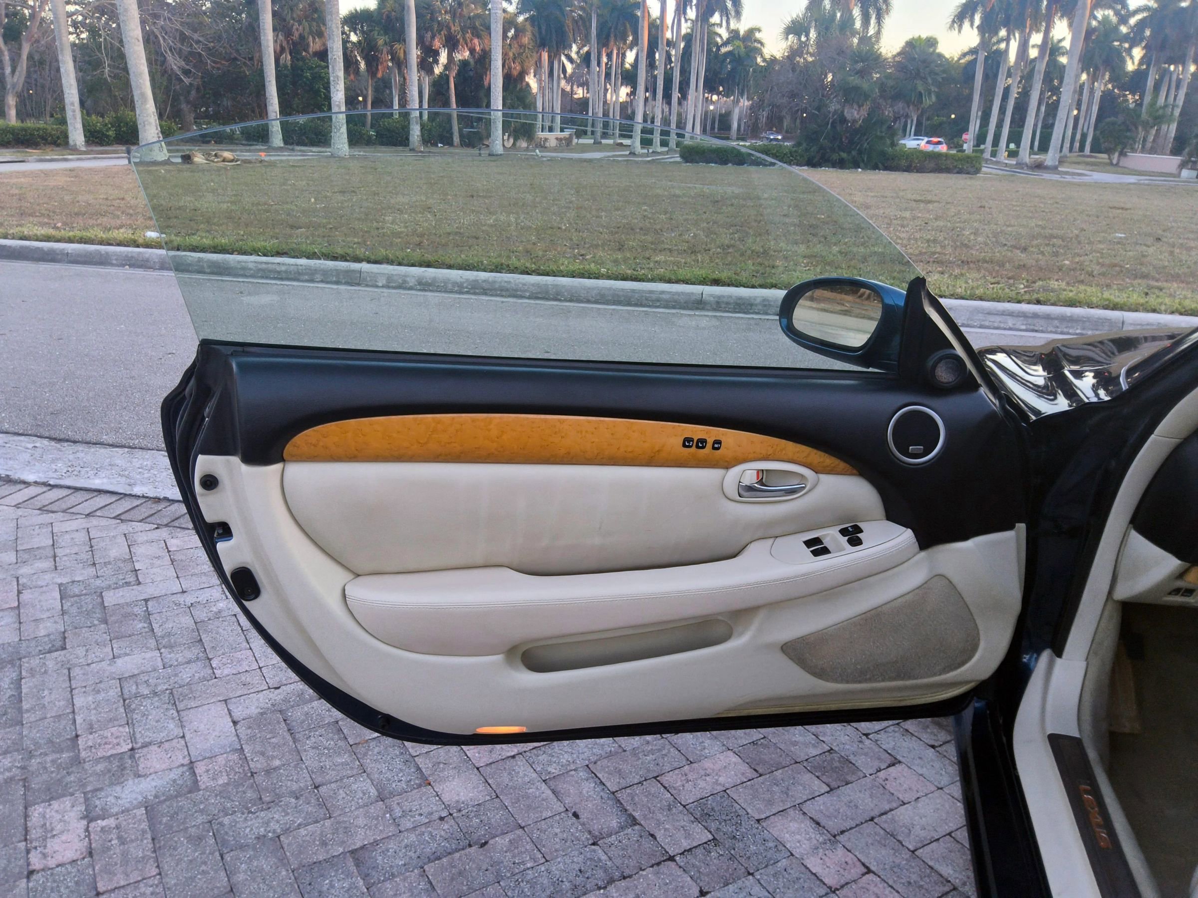 Used 2004 Lexus SC 430 Convertible image 37