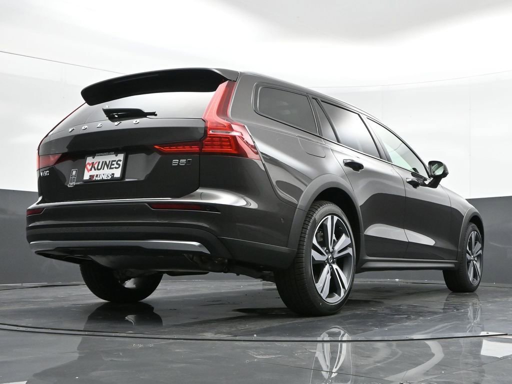 New 2025 Volvo V60 B5 Cross Country Plus w/ Protection Package Premier image 40