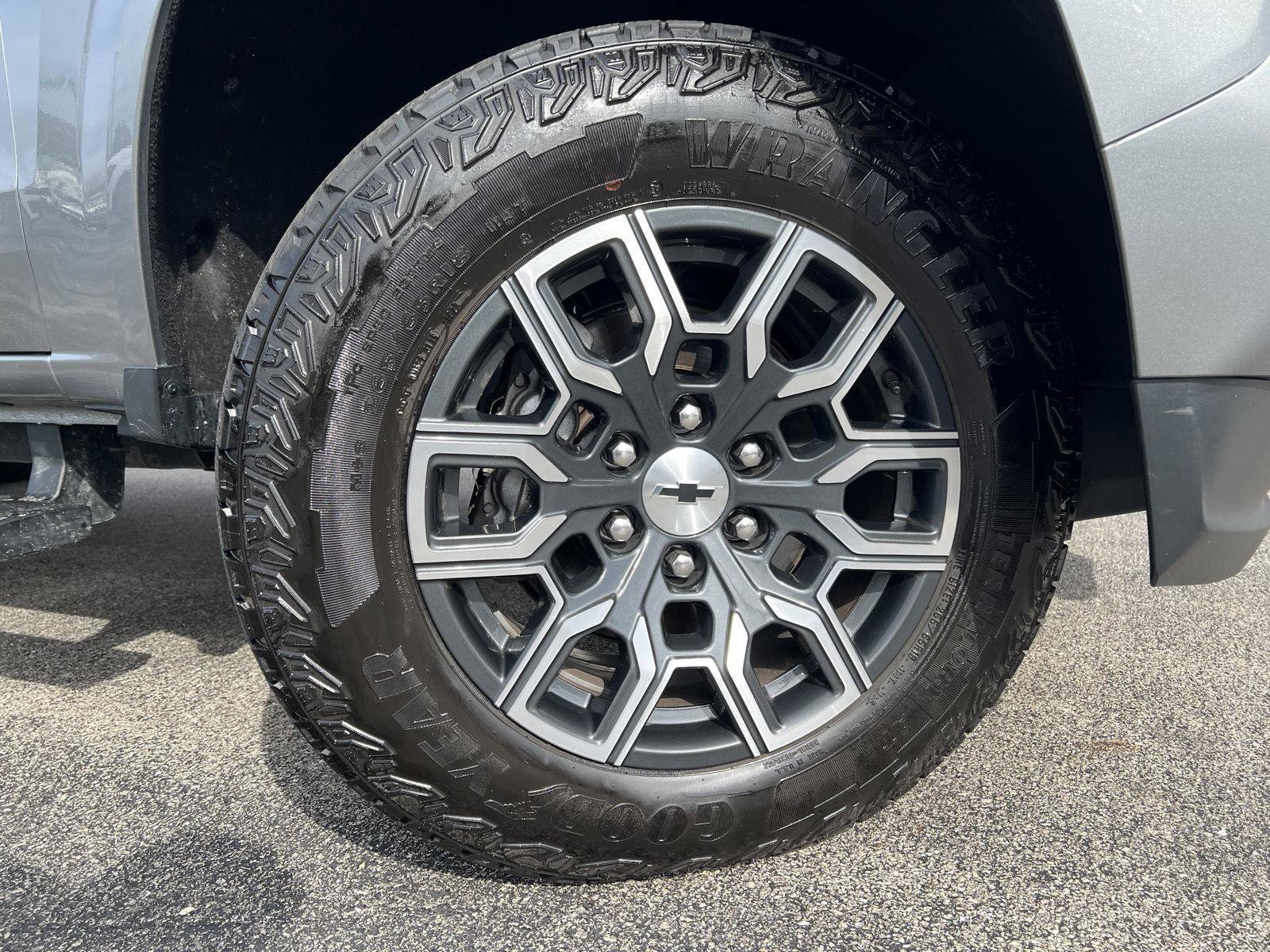 Used 2023 Chevrolet Colorado Z71 w/ Advanced Trailering Package image 2