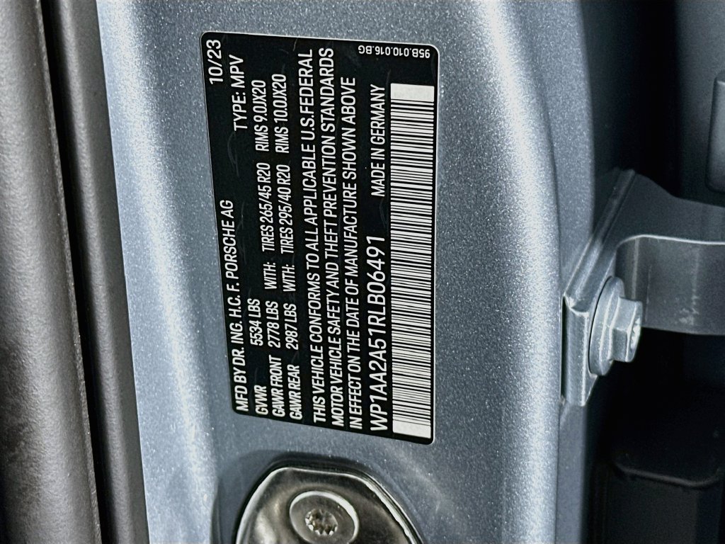 Certified 2024 Porsche Macan AWD/4WD image 35