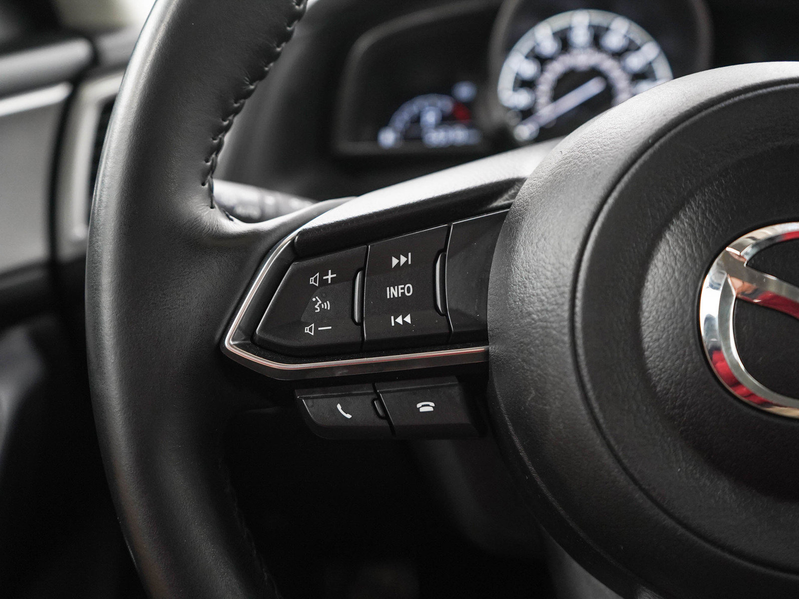 Used 2017 MAZDA MAZDA3 Touring FWD image 25