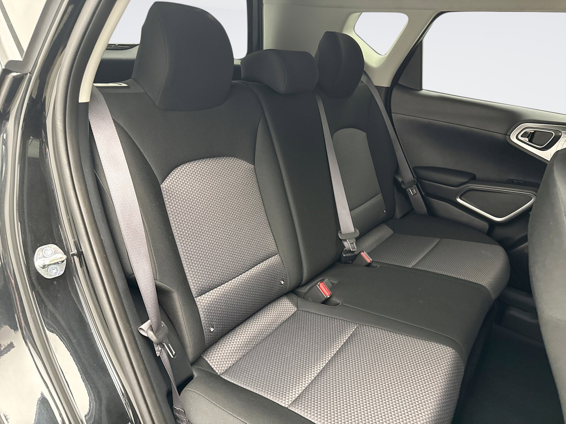 Used 2025 Kia Soul LX w/ LX Technology Package FWD image 17