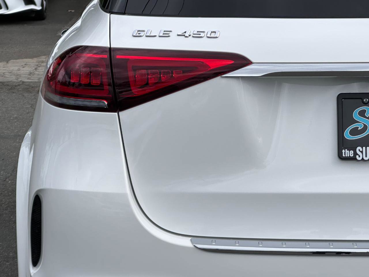Used 2021 Mercedes-Benz GLE 450 4MATIC w/ AMG Line Exterior image 24