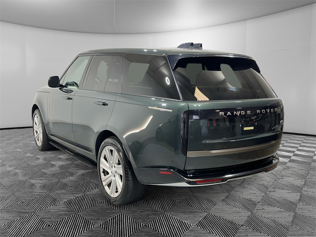 Used 2023 Land Rover Range Rover SE image 3