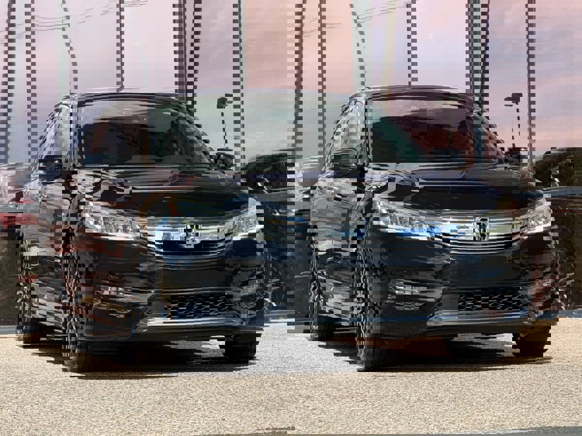 Used 2016 Honda Accord Touring image 18