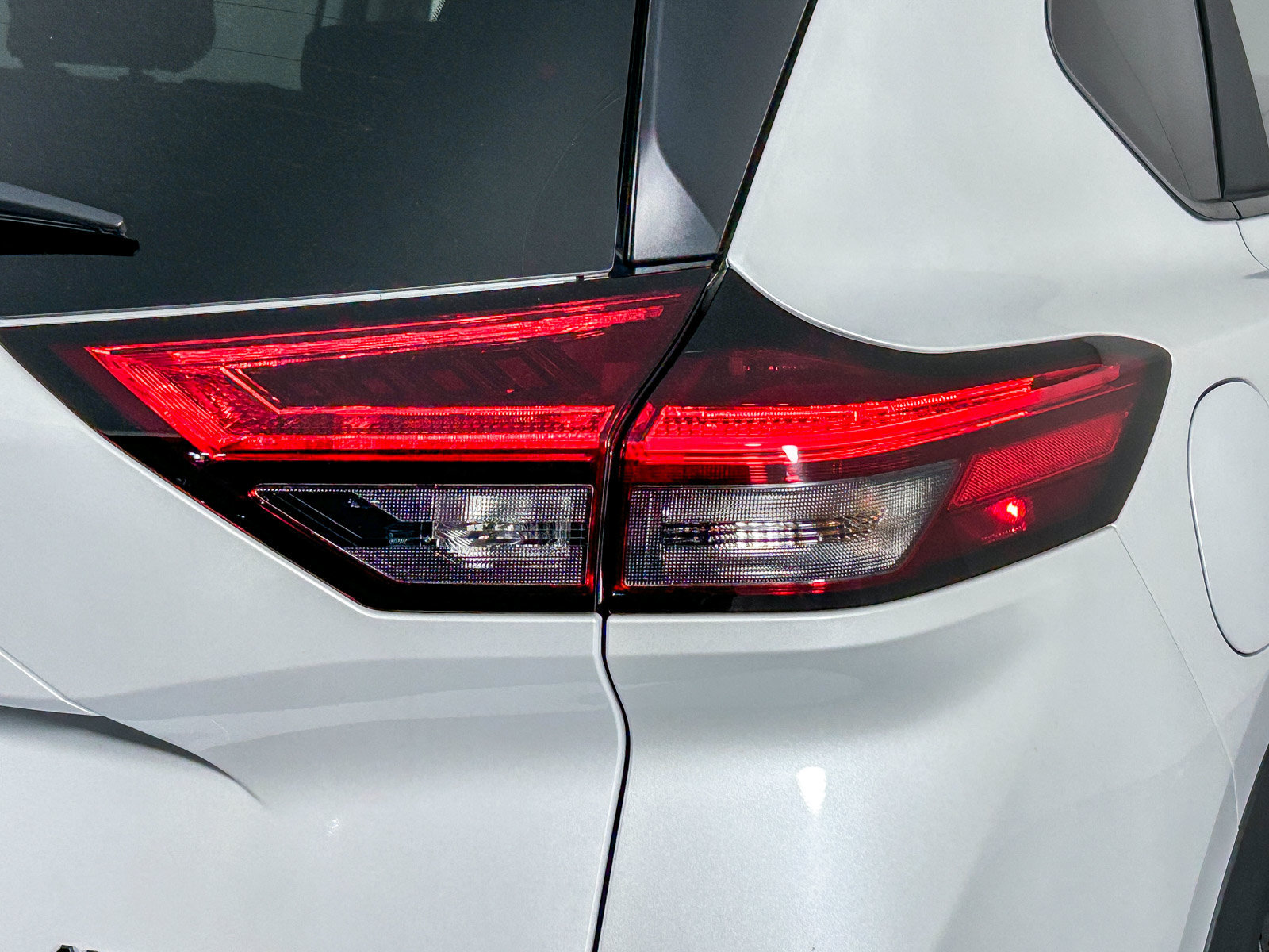 Certified 2025 Nissan Rogue SV AWD/4WD image 9