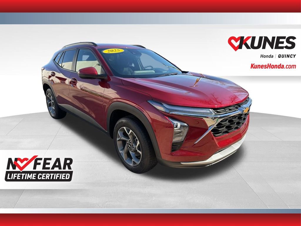 Used 2025 Chevrolet Trax LT image 1