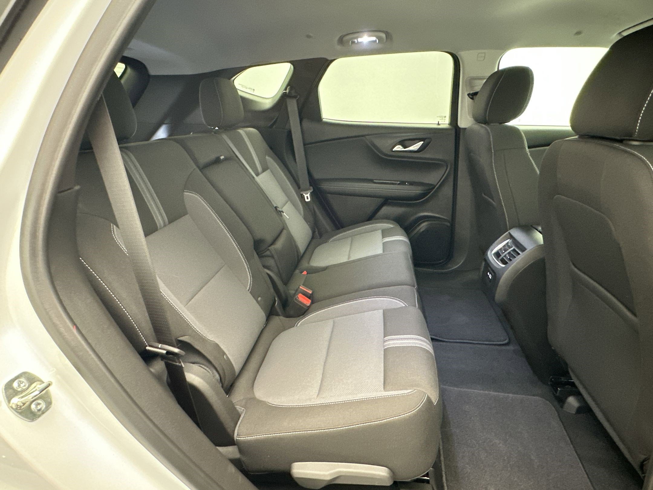 Certified 2025 Chevrolet Blazer LT w/ Convenience Package image 28