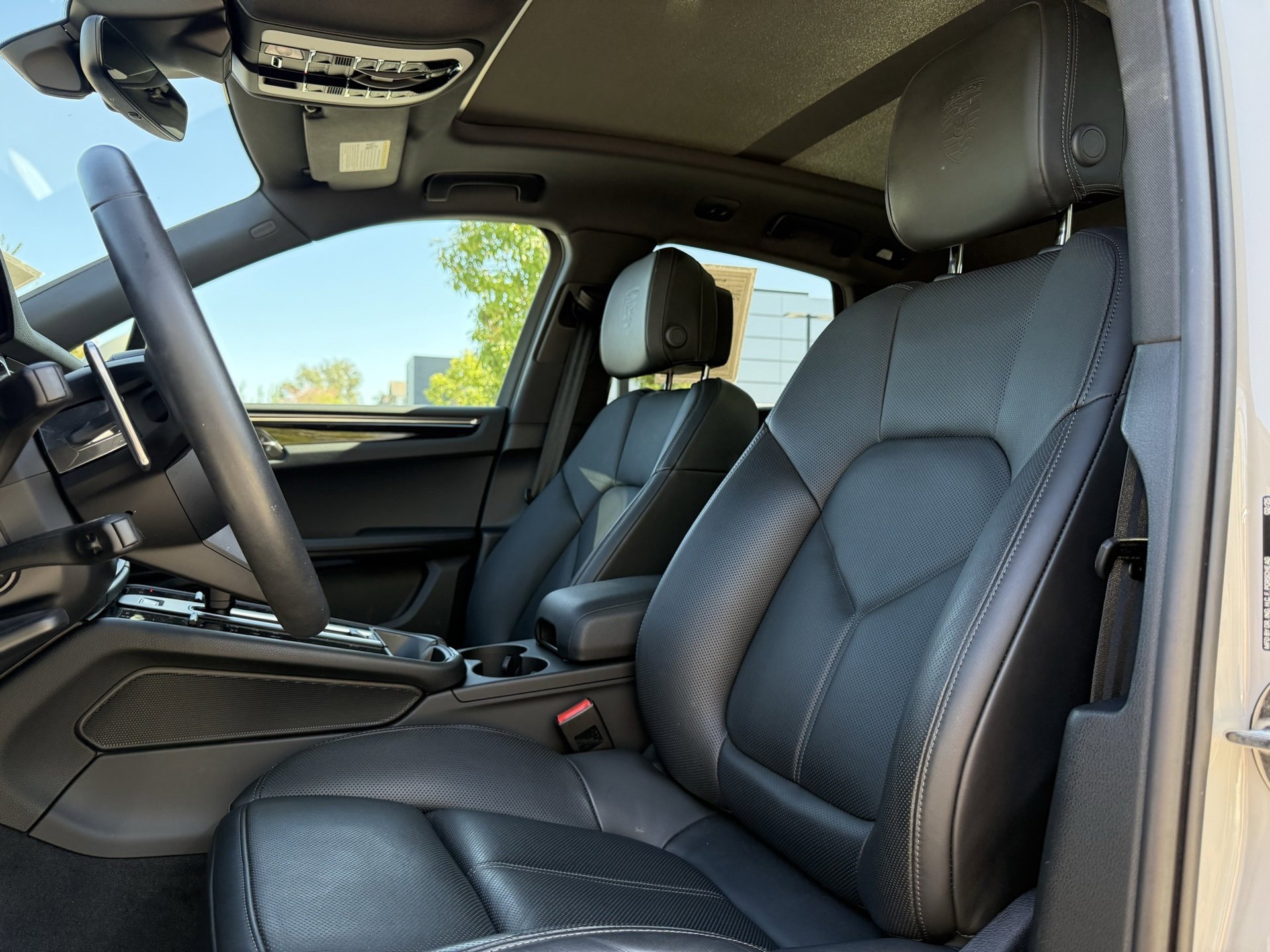 Used 2025 Porsche Macan image 5