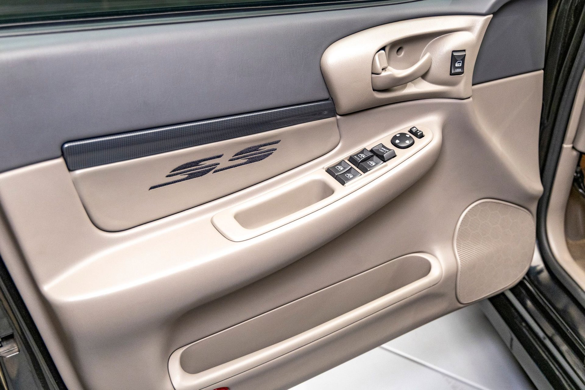 Used 2004 Chevrolet Impala SS image 40