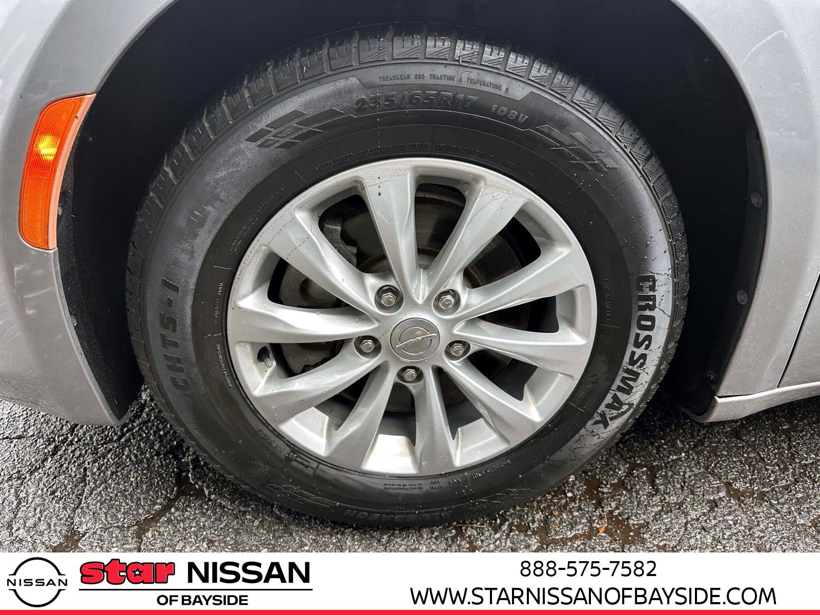 Used 2018 Chrysler Pacifica Touring-L image 6