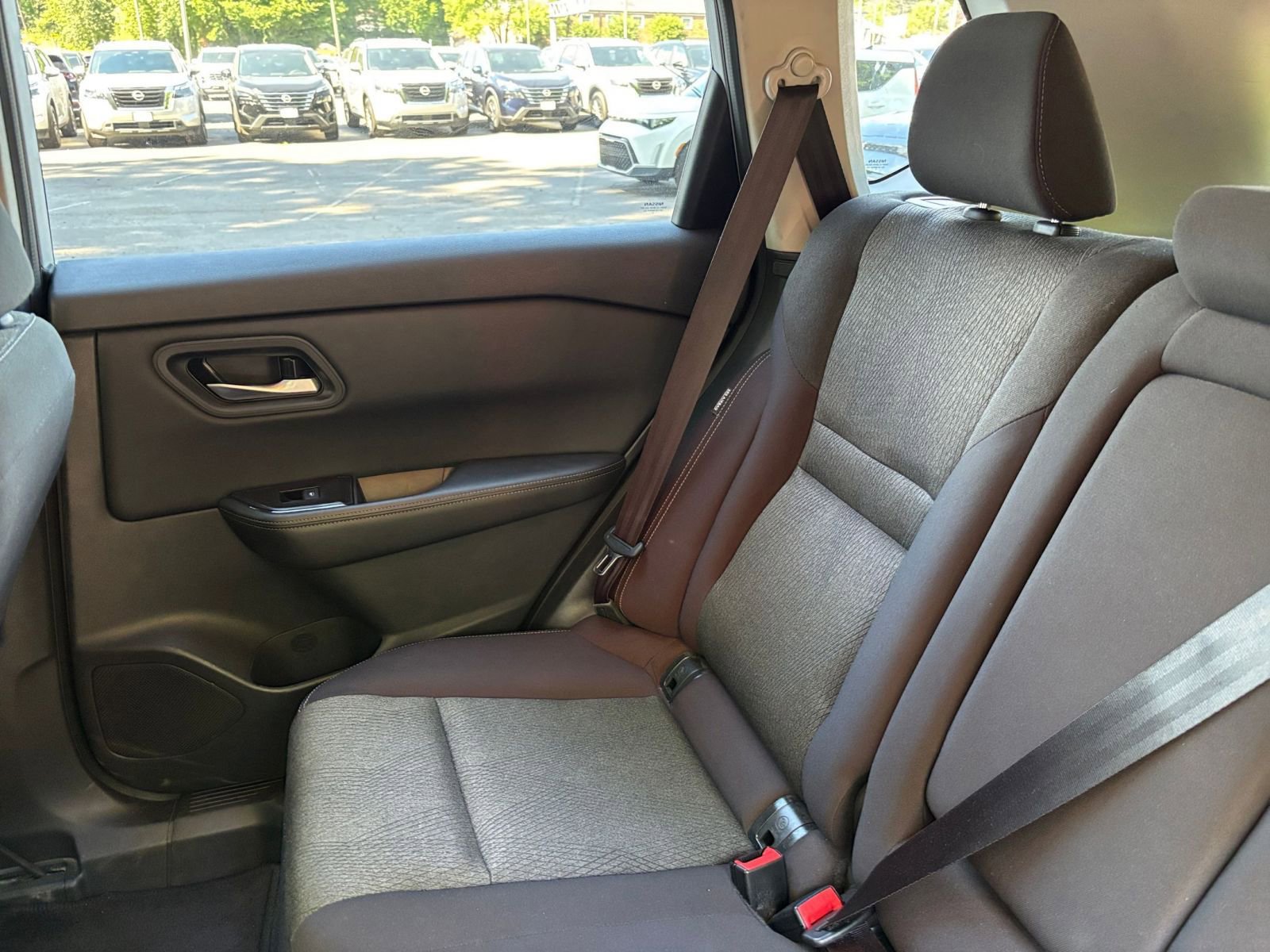 Used 2025 Nissan Rogue SV FWD image 41