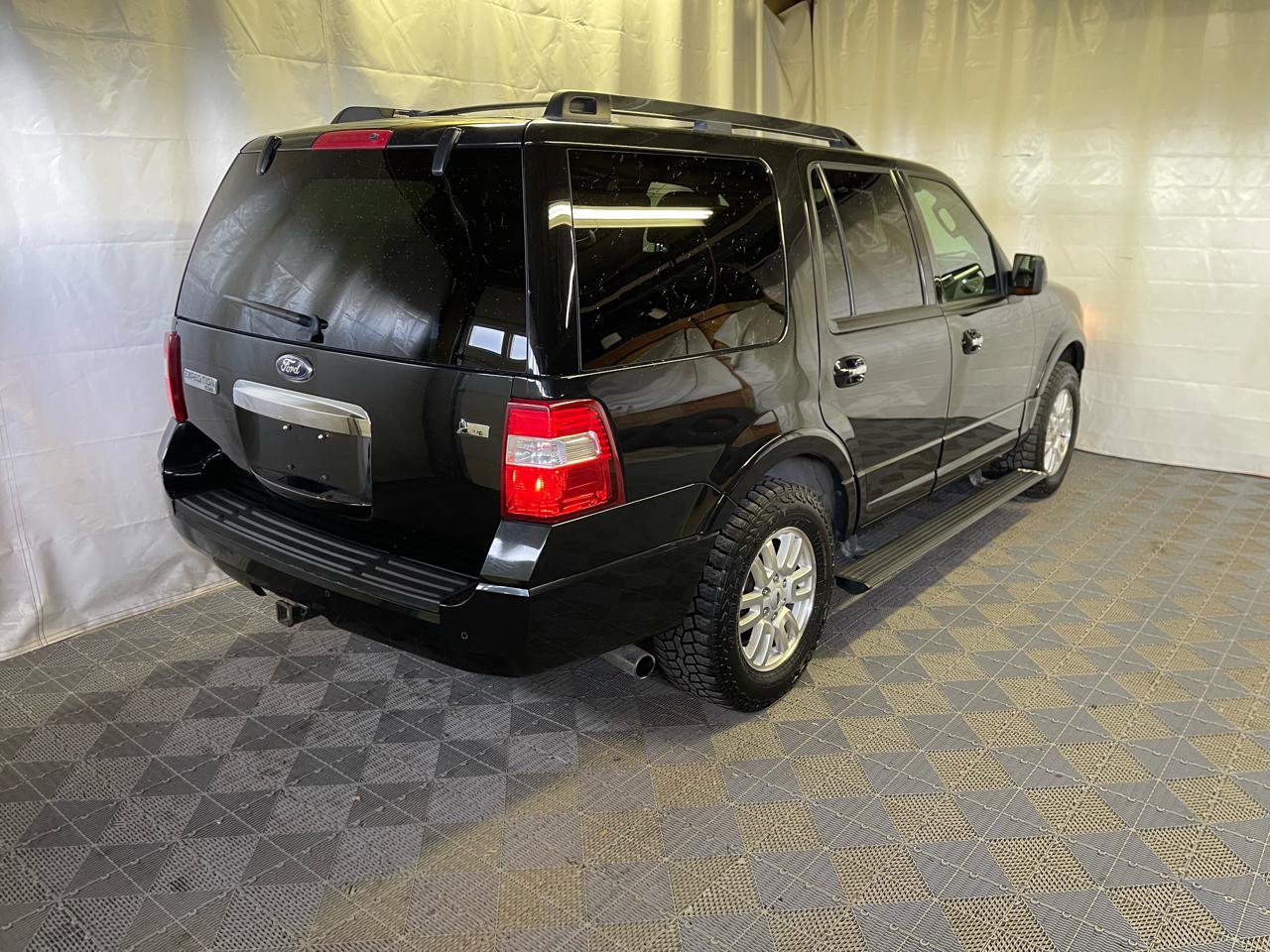 Used 2014 Ford Expedition Limited w/ Equipment Group 301A AWD/4WD image 6