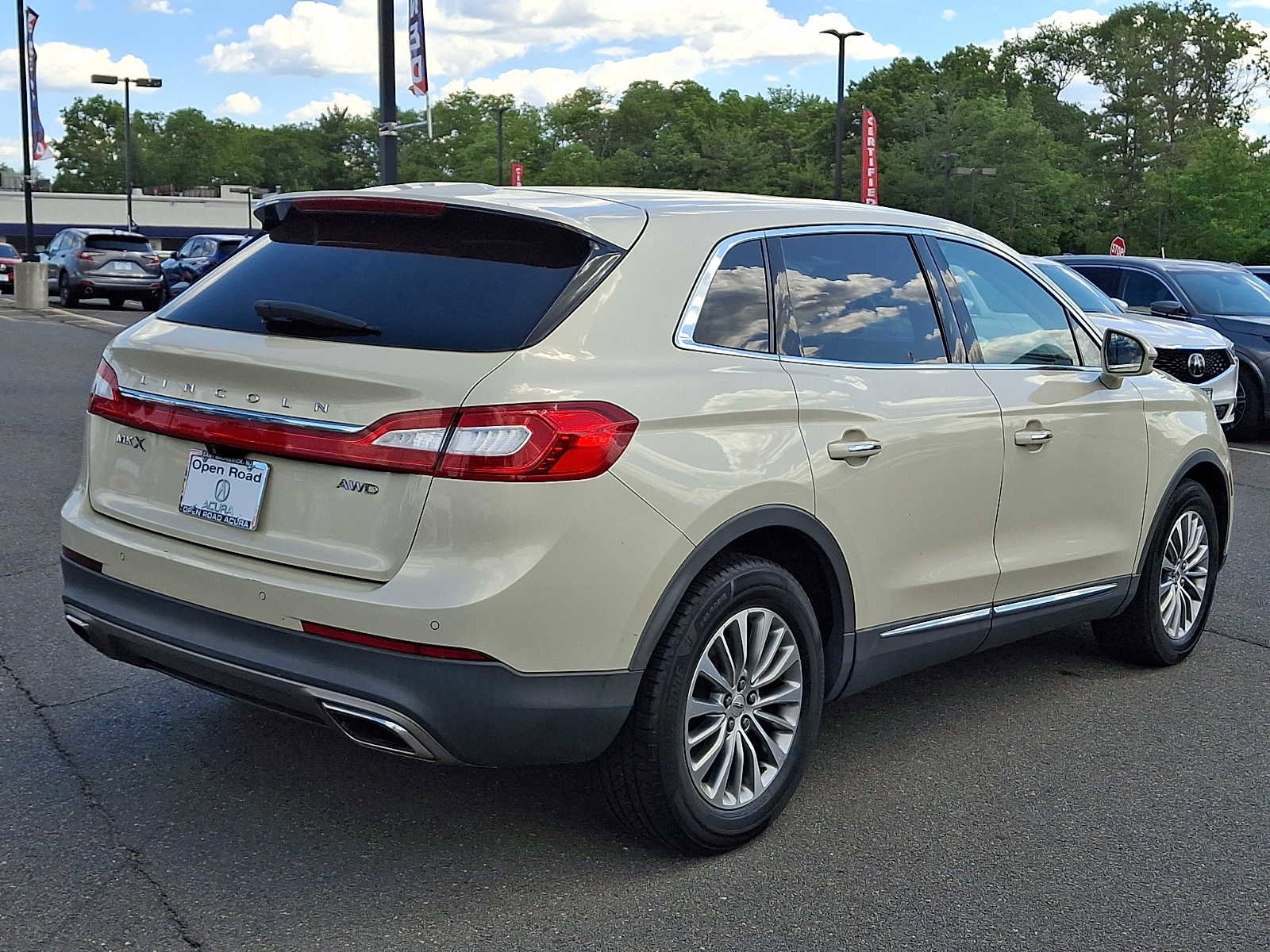 Used 2016 Lincoln MKX Select w/ Select Plus Package AWD/4WD image 6