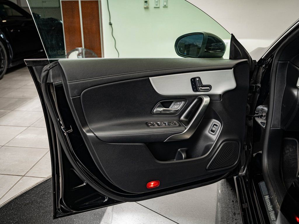 Certified 2025 Mercedes-Benz CLA 250 4MATIC image 23