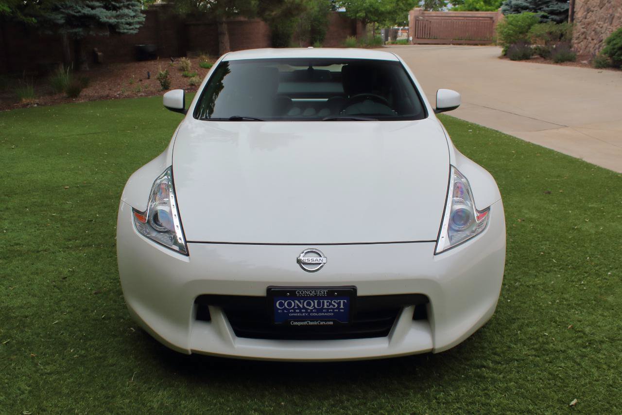 Used 2009 Nissan 370Z Touring RWD image 2
