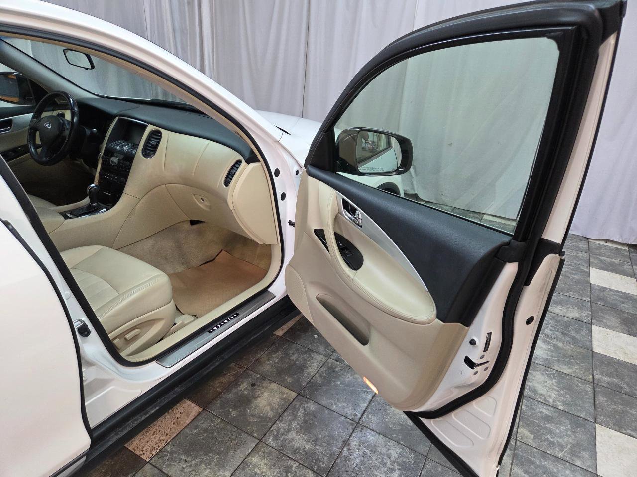 Used 2017 INFINITI QX50 AWD image 10