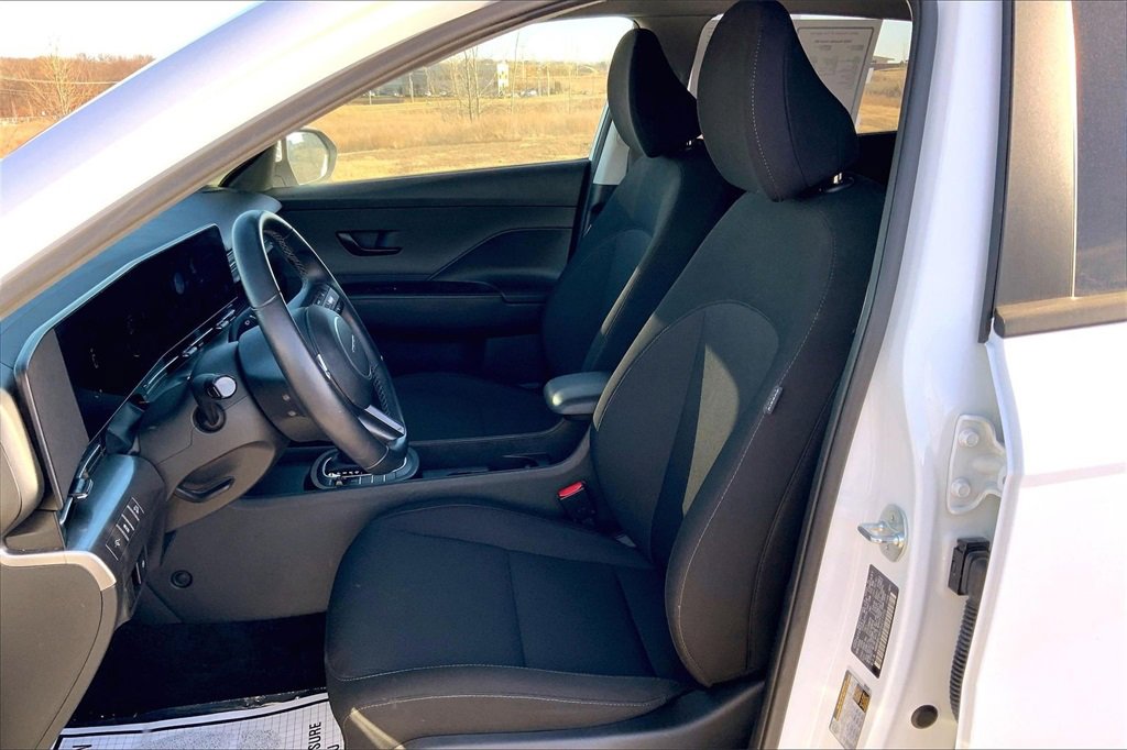 Used 2025 Hyundai Kona SEL image 9