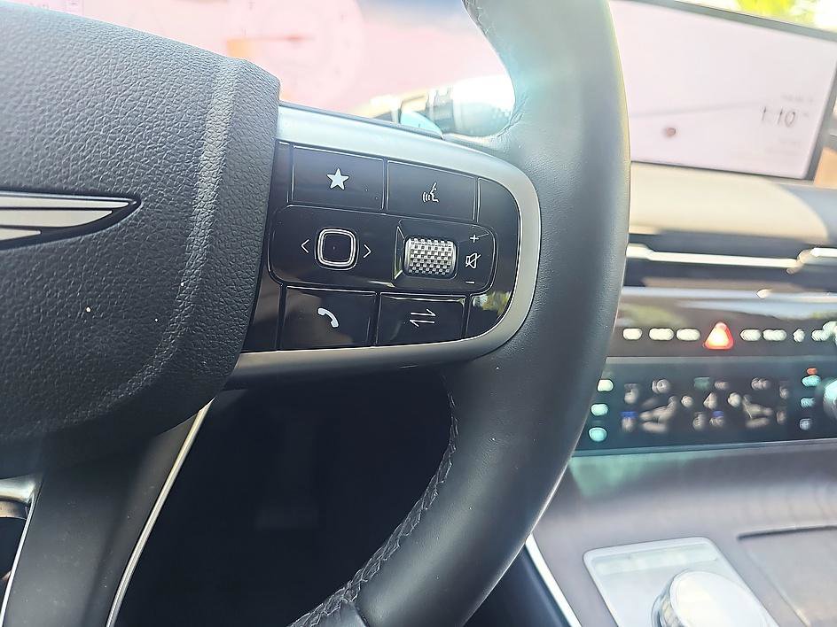 Used 2025 Genesis G80 2.5T Advanced AWD/4WD image 23