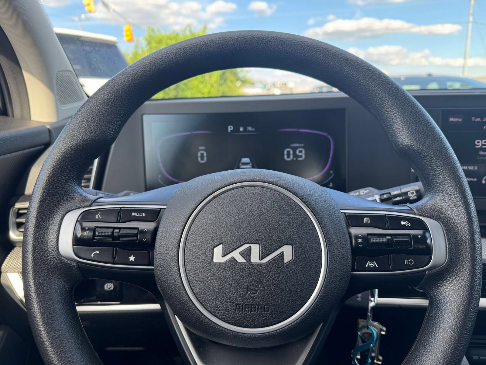 Used 2025 Kia Sportage LX FWD image 27