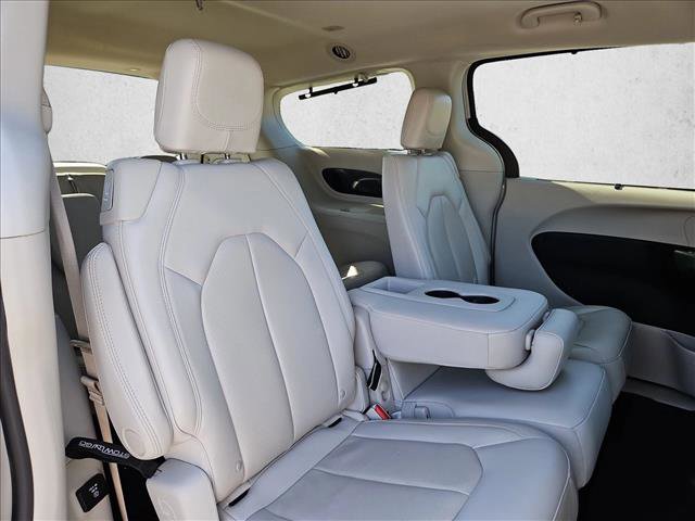 Used 2017 Chrysler Pacifica Touring-L Plus image 21