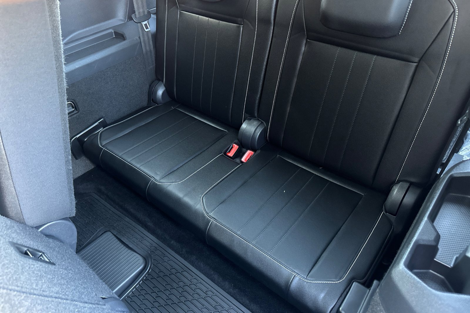 Used 2022 Volkswagen Tiguan SE image 16