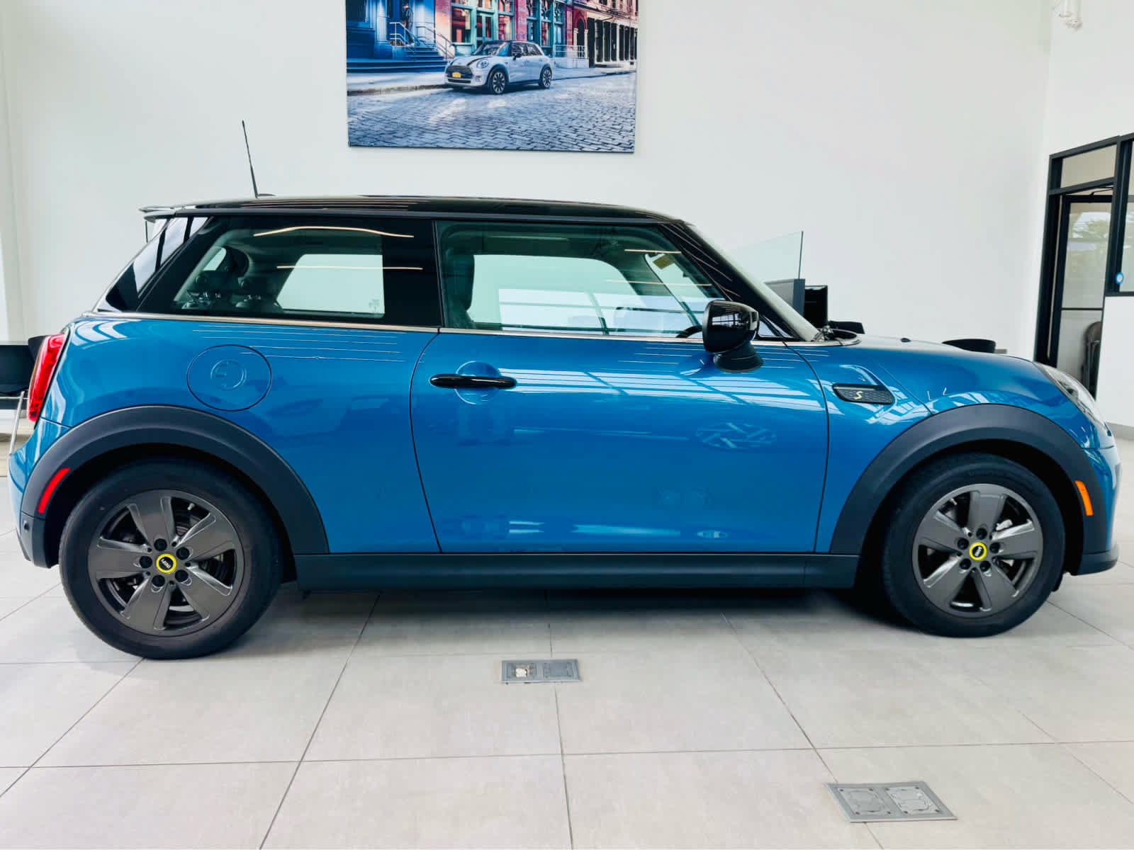 Used 2024 MINI Cooper SE FWD image 5