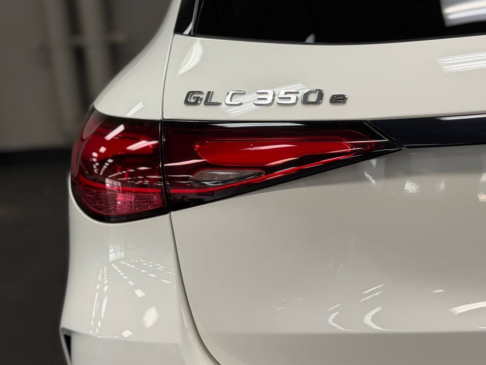 Used 2025 Mercedes-Benz GLC 350e 4MATIC image 13