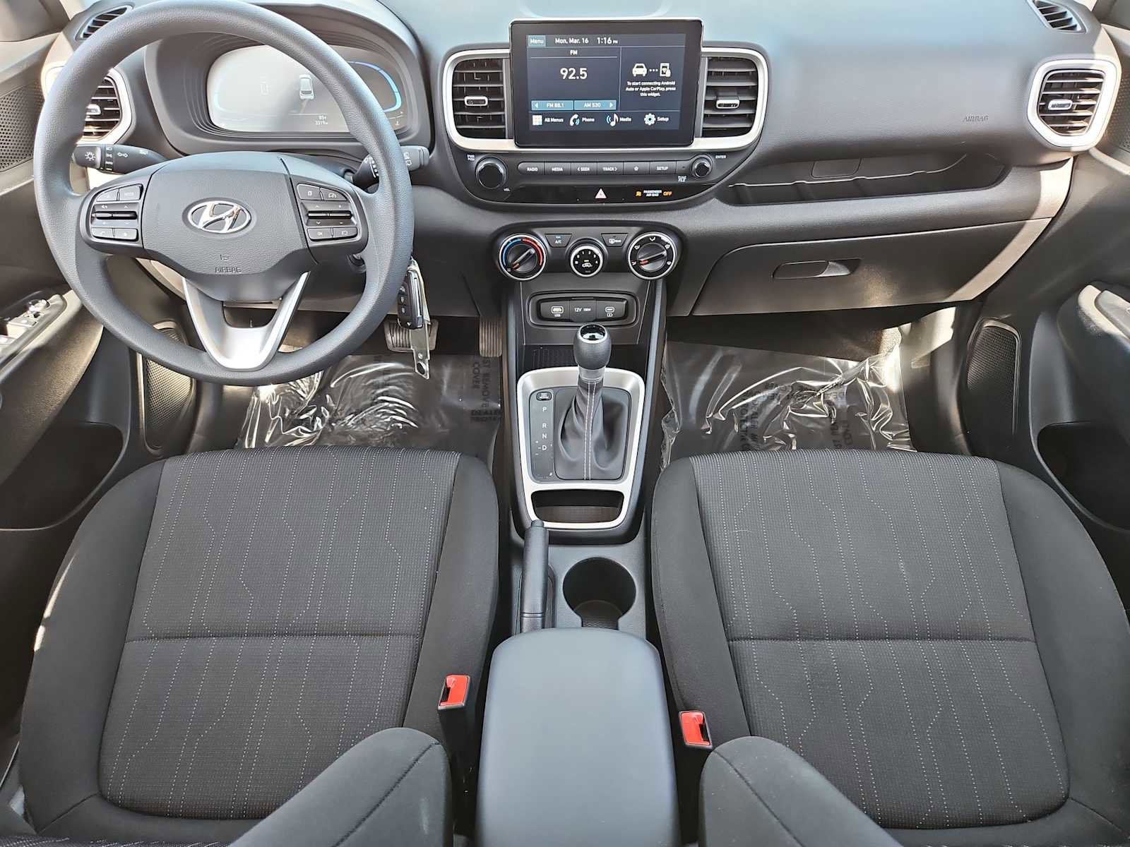 Certified 2025 Hyundai Venue SE image 15