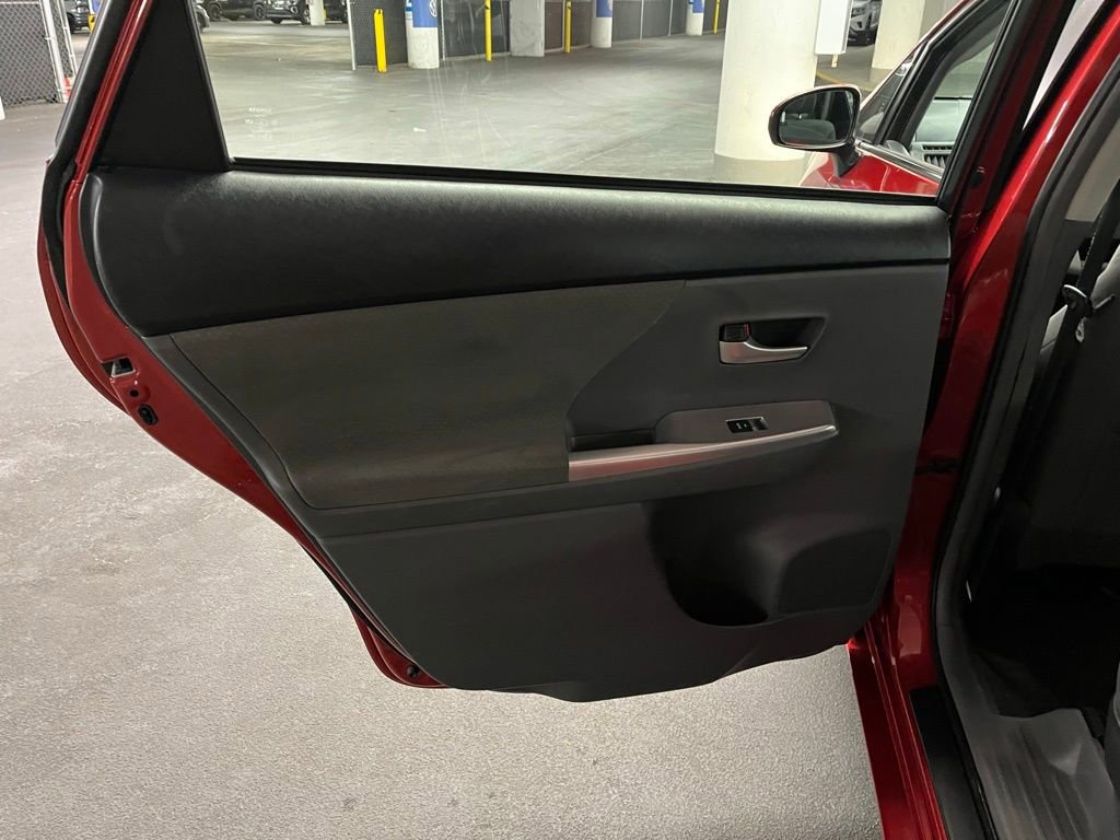 Used 2014 Toyota Prius V Five image 17