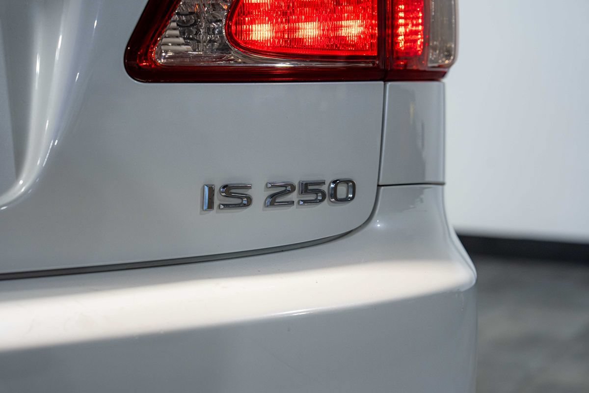 Used 2013 Lexus IS 250 w/ Premium Pkg Value Edition RWD image 4