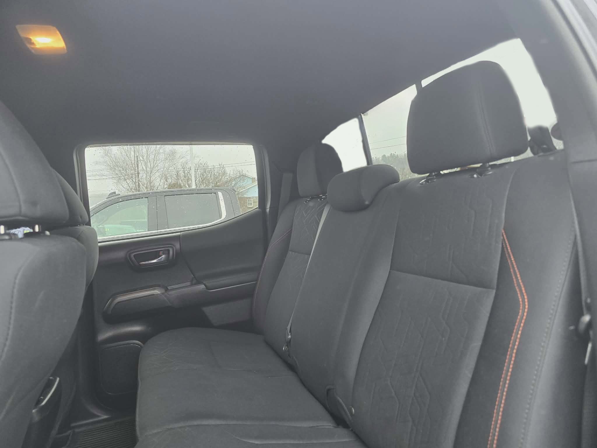 Used 2018 Toyota Tacoma TRD Off-Road image 15