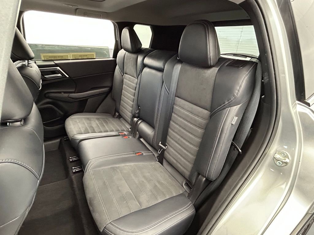 Used 2024 Mitsubishi Outlander SE image 38