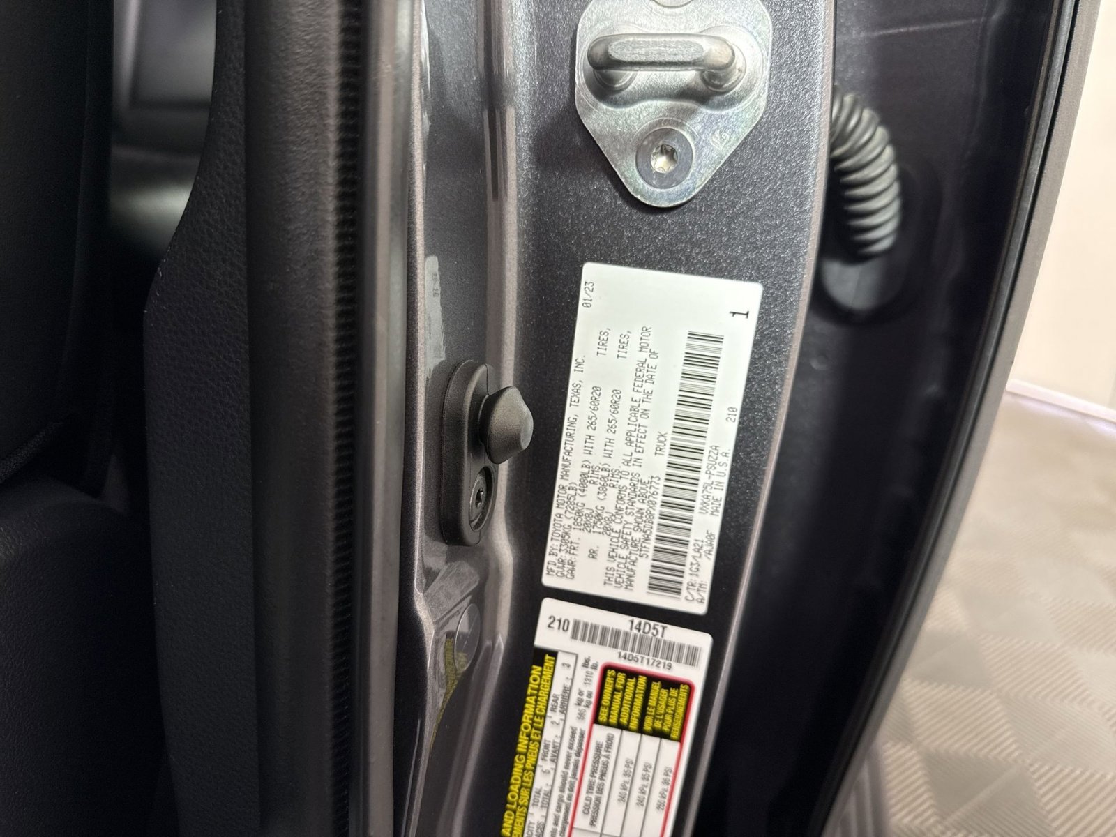 Used 2023 Toyota Tundra Platinum w/ Advanced Package AWD/4WD image 30