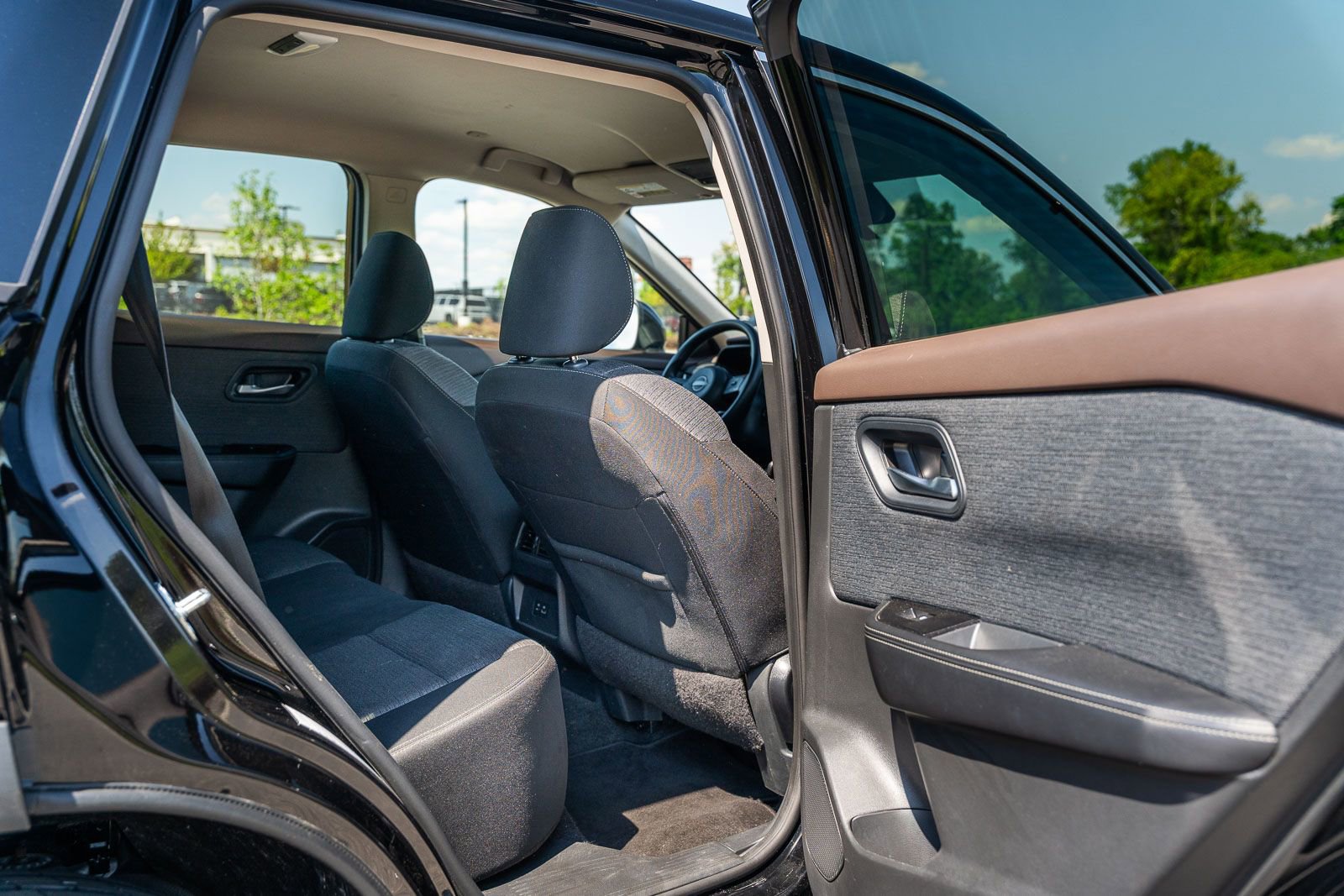 Used 2023 Nissan Rogue SV FWD image 14