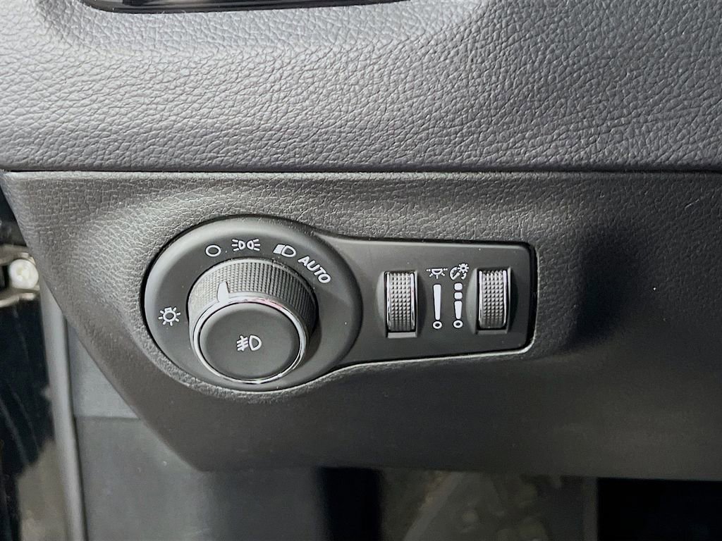 Used 2018 Jeep Compass Limited w/ Navigation Group AWD/4WD image 9