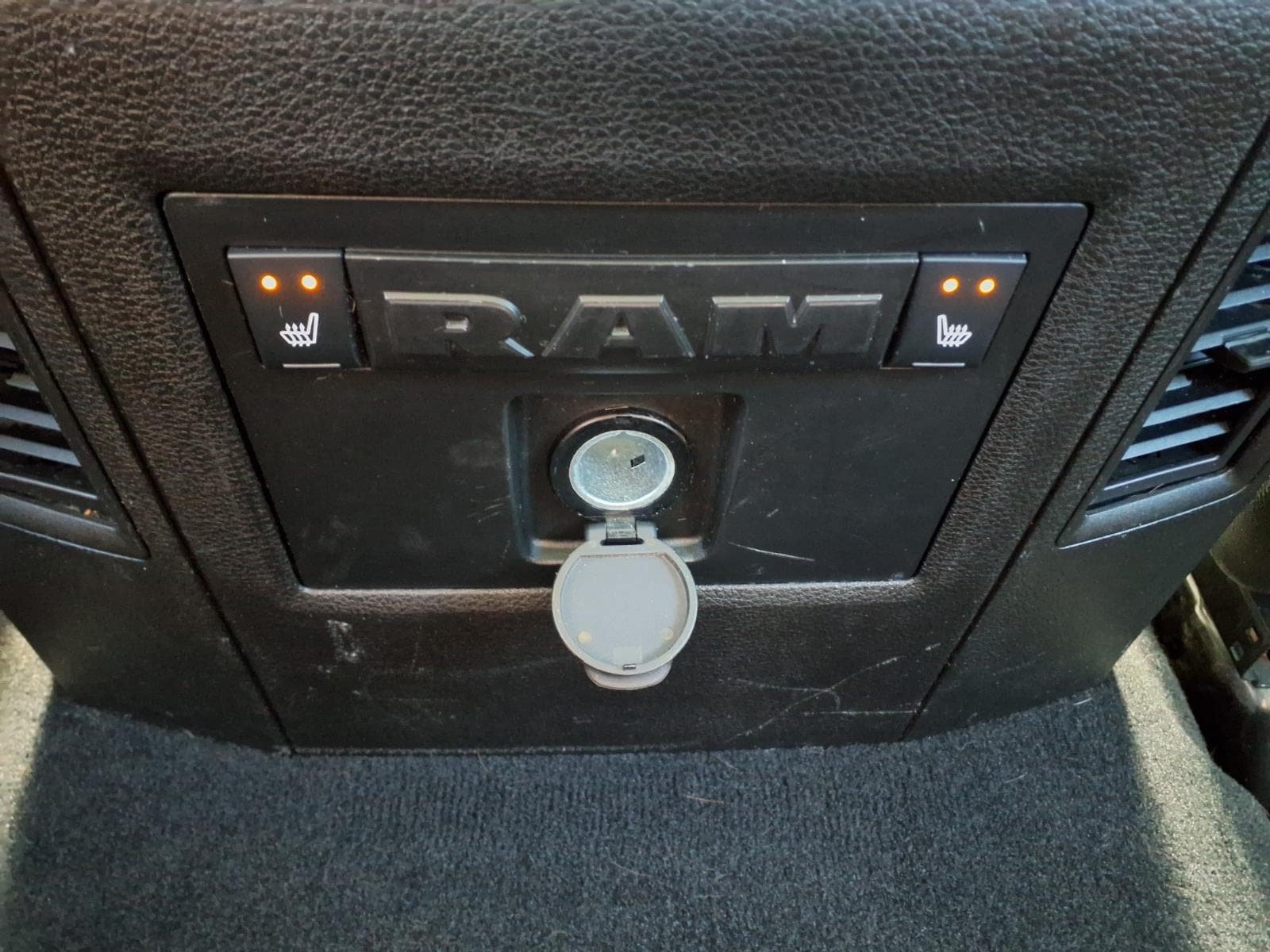 Used 2018 RAM 1500 Laramie w/ Convenience Group AWD/4WD image 14