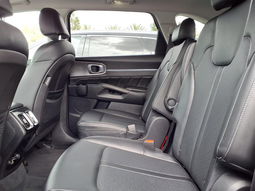 Certified 2022 Kia Sorento SX FWD image 9