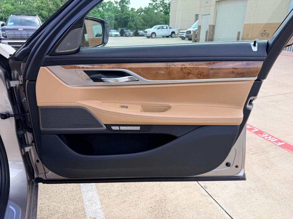 Used 2018 BMW 750i RWD image 12
